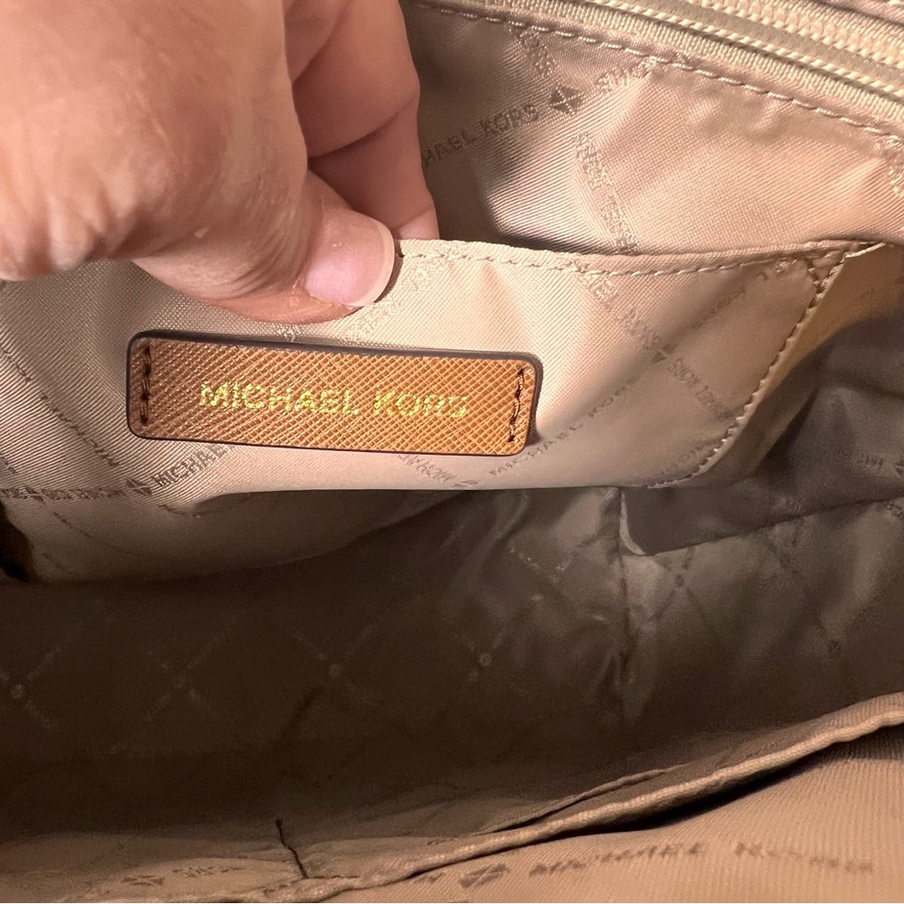 NWT Michael Kors Ciara Large Saffiano Luggage Leather Tote Bag, gorgeous - Picture 9 of 17